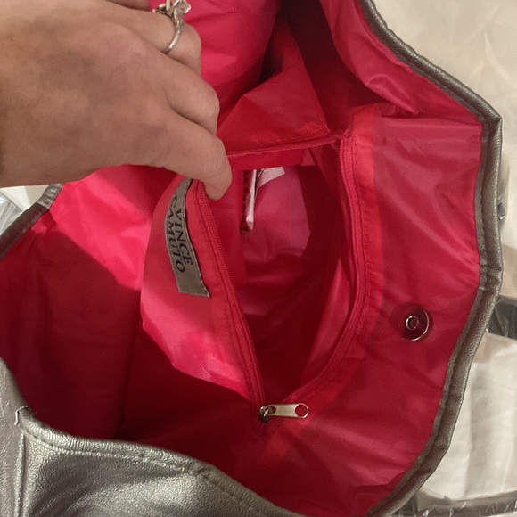 Large Vince Camuto tote - Picture 6 of 7